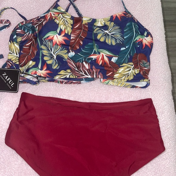 Bikini Set - Picture 1 of 3